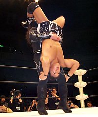 Liger piledrives CIMA from Nikkan Sports